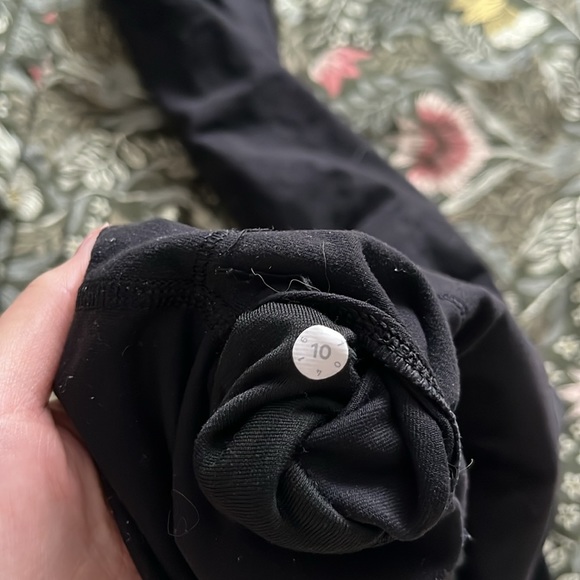 Lululemon leggings size 10 - Picture 4 of 4
